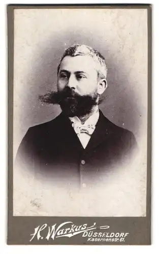 Fotografie H. Warkus, Düsseldorf, Kasernenstr. 61, Portrait Edelmann mit lang gewachsenem Vollbart