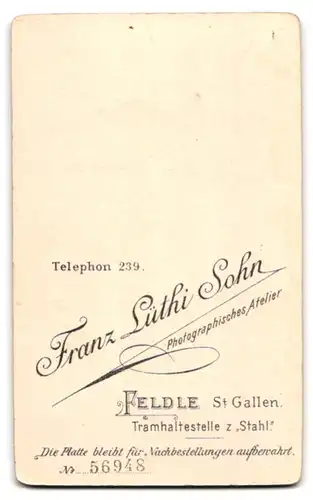 Fotografie Franz Lüthi Sohn, Feldle / St. Gallen, Portrait junge blonde Dame trägt weisses Oberteil