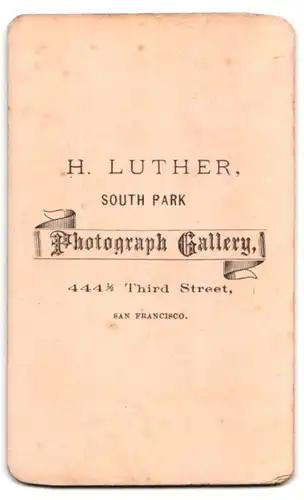 Fotografie H. Luther, South Park, 444 1 /2 Third Street, hübsches Mädchen im Kleid mit Überrock