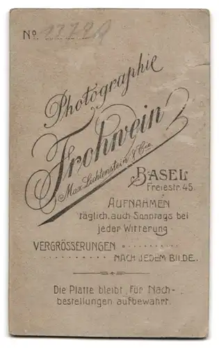 Fotografie Atelier Frohwein, Basel, Freiestr. 45, Portrait Hausfrau mit Dutt zünftig gekleidet