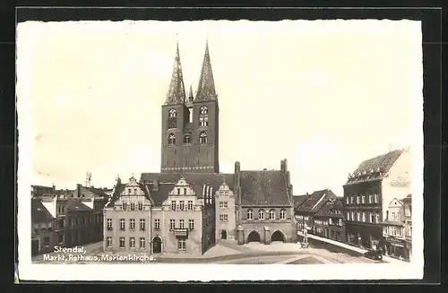 AK Stendal, Markt mit Rathaus und Marienkirche