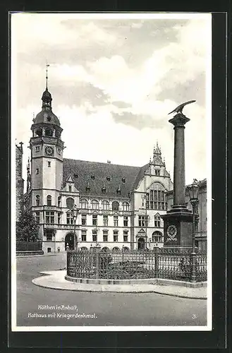 AK Köthen in Anhalt, Rathaus mit Kriegerdenkmal