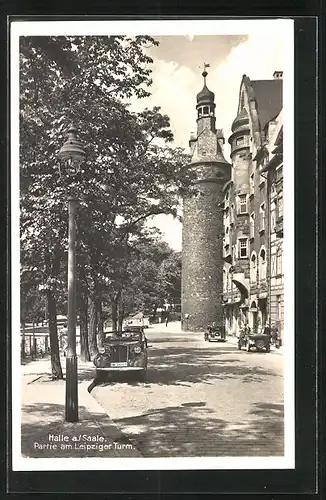 AK Halle a. Saale, Partie am Leipziger Turm mit Geschäft und Auto
