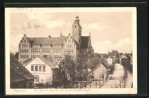 AK Salzwedel, Vor dem neuen Tor mit Landwirtschaftsschule