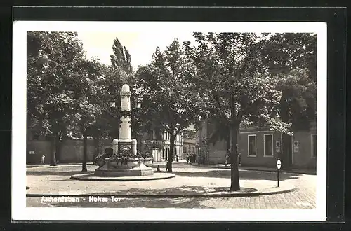 AK Aschersleben, Hohes Tor mit Denkmal