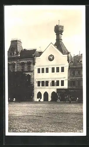 AK Leitmeritz / Litomerice, Geschäft F. Pelka am Platz