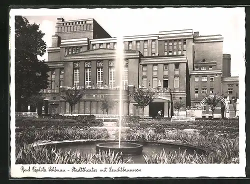 AK Teplitz Schönau / Teplice, Stadttheater mit Leuchtbrunnen