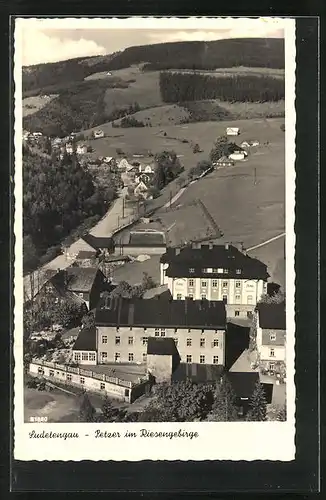 AK Petzer im Riesengebirge, Teilansicht mit Hotel aus der Vogelschau