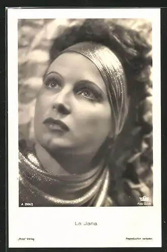 AK Schauspielerin La Jana trägt Glitzertuch