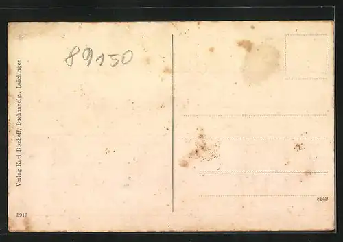 AK Laichingen, Strassenpartie mit Gebäudeansicht, Ortspartie, Zwei Frauen in Tracht