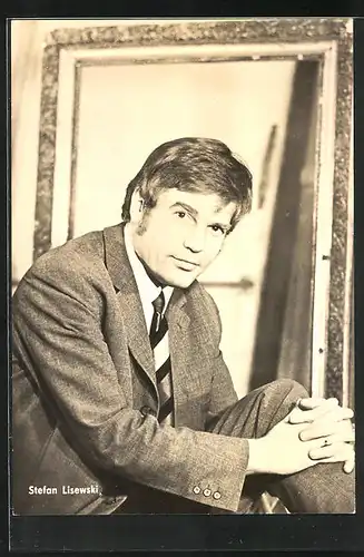 AK Schauspieler Stefan Lisewski posiert