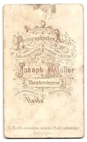 Fotografie Joseph Müller, Heidelberg, Theaterstrasse 2, Junge Frau im taillierten Kleid