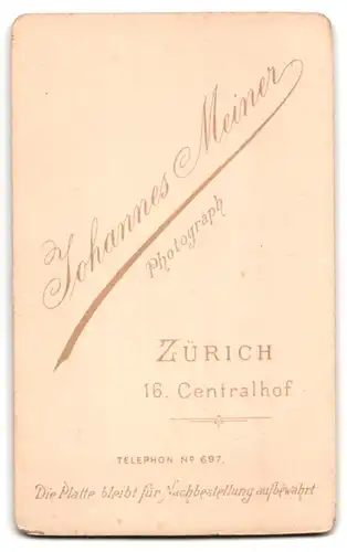 Fotografie Joh. Meiner, Zürich, Centralhof 16, Junge Schönheit mit Dutt und Camée