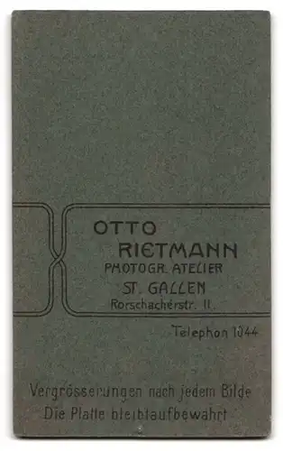 Fotografie Otto Riemann, St. Gallen, Rorschacherstrasse 11, Gestandene Dame im seidenen Kleid mit Spitzenkragen