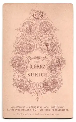 Fotografie R. Ganz, Zürich, Hübsches Fräulein im schwarzen Kleid