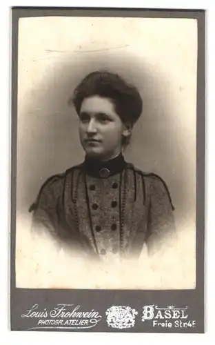 Fotografie Louis Frohwein, Basel, Freie Strasse 45, Bürgerliche Frau mit toupierten Haaren