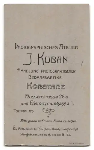 Fotografie J. Kuban, Konstanz, Hieronymusgasse 1, Apartes Fräulein im karierten Kleid