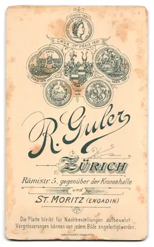 Fotografie R. Guler, Zürich, Rämistr. 5, Junger Herr im Anzug mit Krawatte