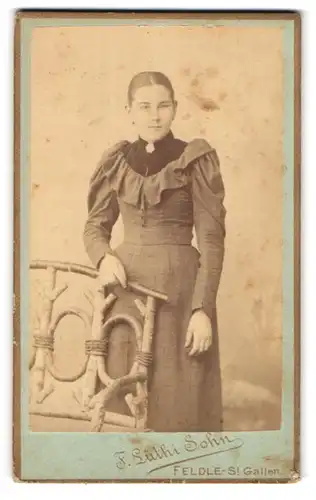 Fotografie Franz Lüthi Sohn, Feldle-St. Gallen, Junge Dame im Kleid