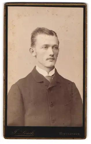 Fotografie J. Linck, Winterthur, Junger Herr in modischer Kleidung