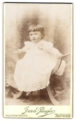 Fotografie Ferd. Buyle, Anvers, 6, Place de Meir, Kleines Mädchen im weissen Kleid