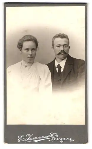 Fotografie E. Jeanrenauc, Glarus, Bürgerliches junges Ehepaar