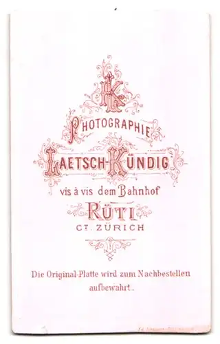 Fotografie Laetsch Kündig, Rüti, Junger Mann mit Oberlippenbart und grossen Ohren