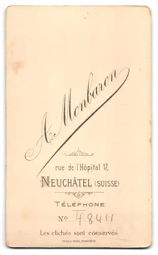 Fotografie A. Monbaron, Neuchâtel, Junger Mann mit Oberlippenbart