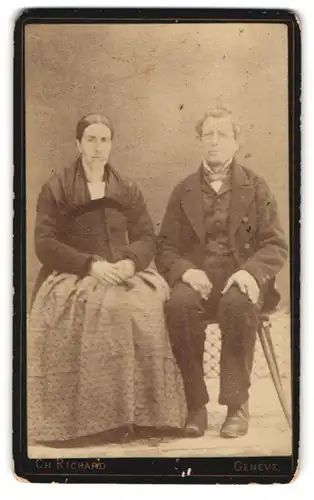 Fotografie Ch. Richard, Geneve, Ehepaar mit ernstem Blick