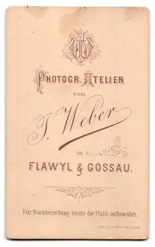 Fotografie J. Weber, Flawyl, Mädchen mit Blümchen im schwarzen Kleid