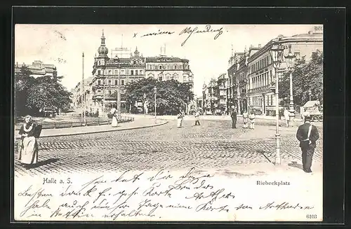 AK Halle a. S., Riebeckplatz mit Passanten