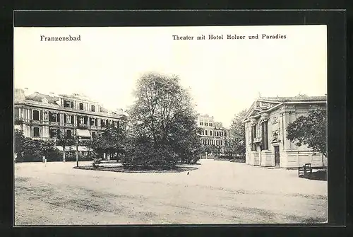 AK Franzensbad, Strassenpartie mit Theater, Hotel Holzer und Paradies