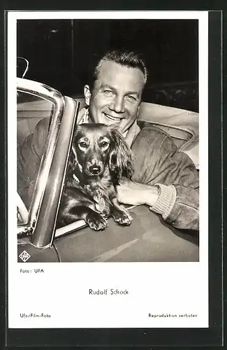 AK Opernsänger Rudolf Schock mit seinem Dackel im Auto