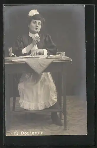 AK Opernsängerin Frl. Doninger in Dienstmädchenkleidung