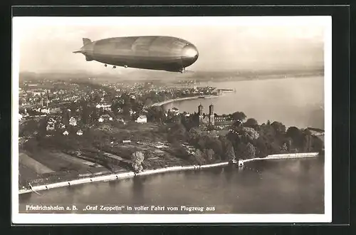 AK Friedrichshafen am Bodensee, Fliegeraufnahme vom Graf Zeppelin