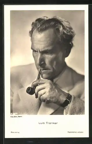 AK Schauspieler Luis Trenker mit Pfeife