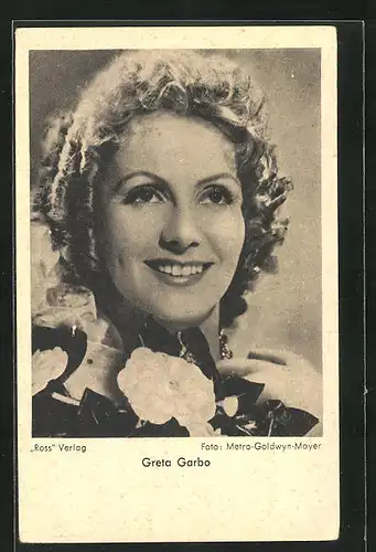 AK Schauspielerin Greta Garbo mit freundlichem Lächeln