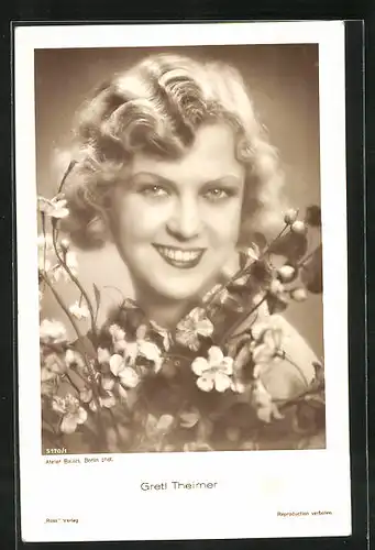 AK Schauspielerin Gretl Theimer mit Blumen