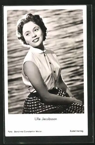 AK Schauspielerin Ulla Jacobson mit lächelndem Gesicht