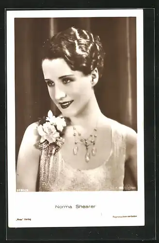 AK Schauspielerin Norma Shearer mit Halskette