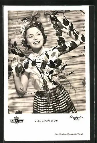 AK Schauspielerin Ulla Jacobsson in weisser Bluse und Rock