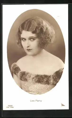 AK Schauspielerin Lee Parry mit gewelltem Haar