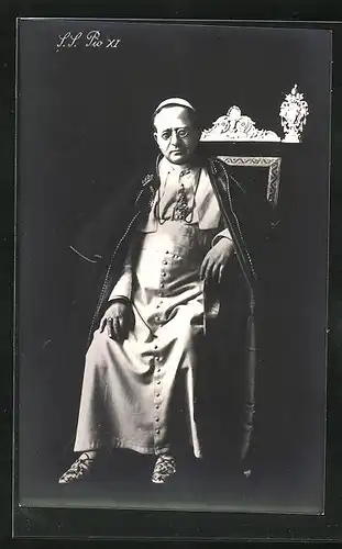 AK Papst Pius XI. auf Thron