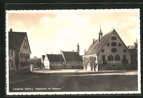AK Langenau in Württ., Marktplatz mit Rathaus