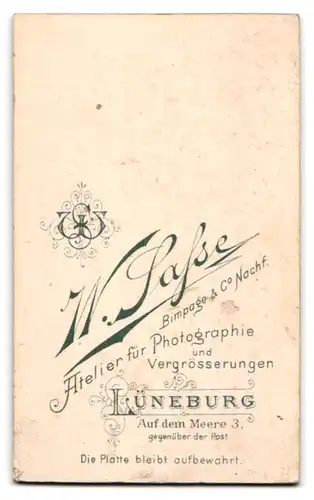 Fotografie W. Sasse, Lüneburg, Auf dem Meere 3, Bürgerliches Paar im feinen Zwirn