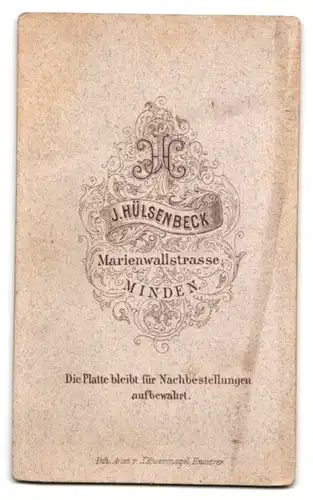 Fotografie J. Hülsenbeck, Minden, Marienwallstrasse, Junge Christin in feinen Kleidern