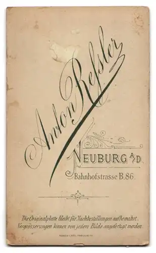 Fotografie Anton Ressler, Neuburg a. D., Bahnhofstrasse B. 86, Junger Herr im Anzug mit Krawatte und Zwicker