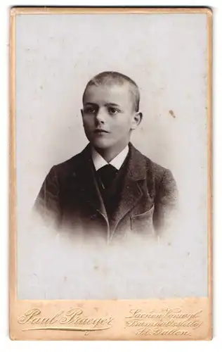 Fotografie Paul Praeger, Lachen-Vonwil b. St. Gallen, Junger Mann im Anzug mit Krawatte