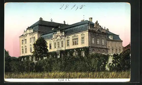 AK Lissa / Lysa, Öffentliches Gebäude mit leuchtenden Fenstern