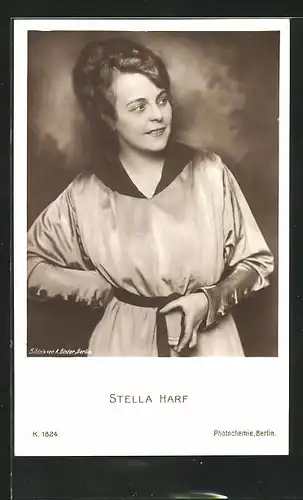 AK Schauspielerin Stella Harf mit neugierigem Blick
